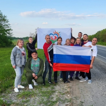 Команда благотворительного фонда “МНОГО ДЕТИ” подарила праздник воспитанникам детских домов Луганска